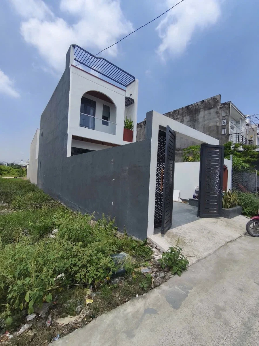 Bán nhà 1 trệt 1 lầu 5x18m 3PN gần ngã 3 Mỹ Hạnh, Đức Hòa, Long An giá 2,4 tỷ - Ảnh 1