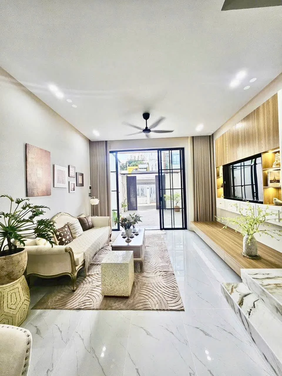Bán nhà mê MT Xuân Diệu 256m2, 4PN Quận 7 - Ảnh 1