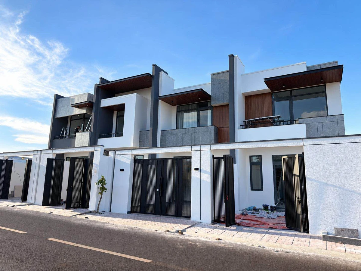 Bán nhà 3 phòng ngủ 100m² mặt tiền Bàu Trâm, Long Khánh - Ảnh 1