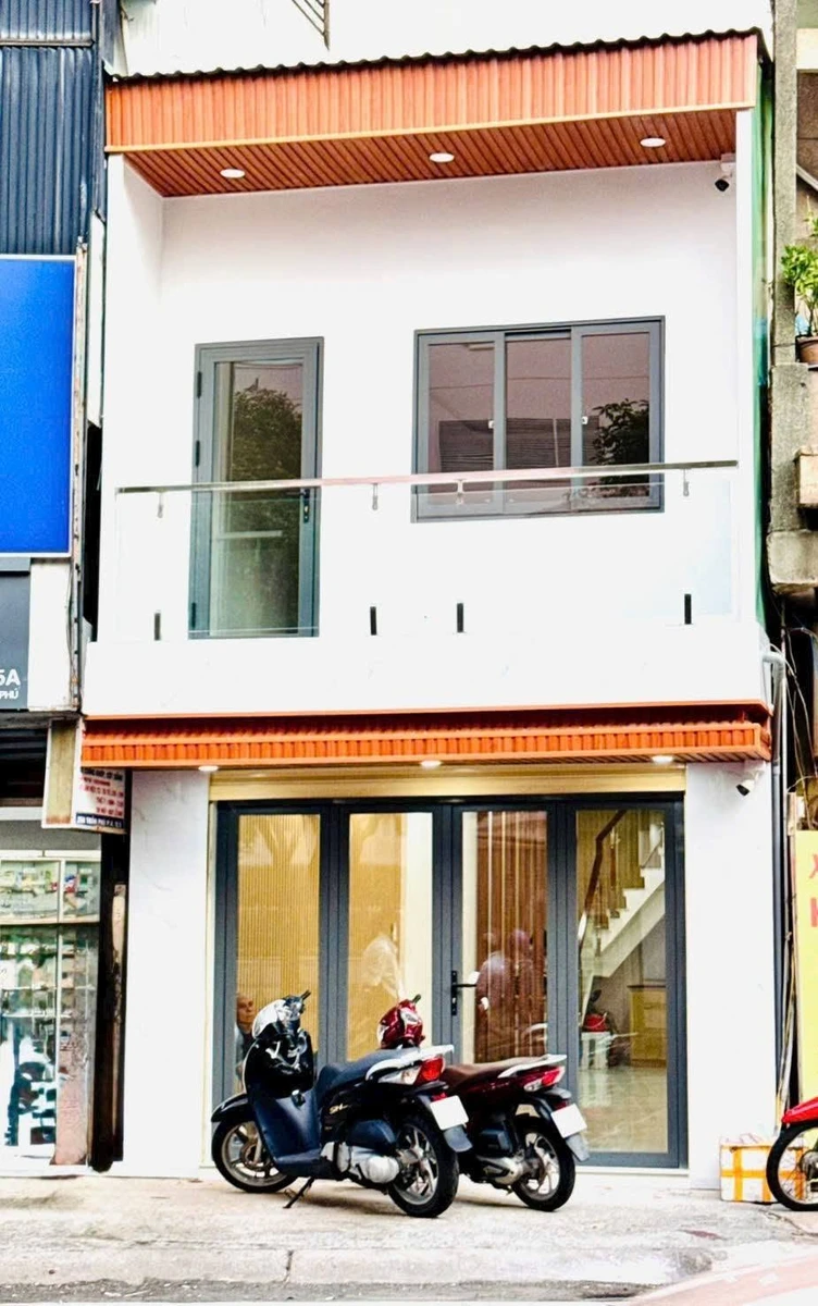 Bán nhà mặt tiền Trần Phú Phường 4 Quận 5, 4x11m nở hậu, 2 tầng, nhỉnh 8 tỷ - Ảnh 1