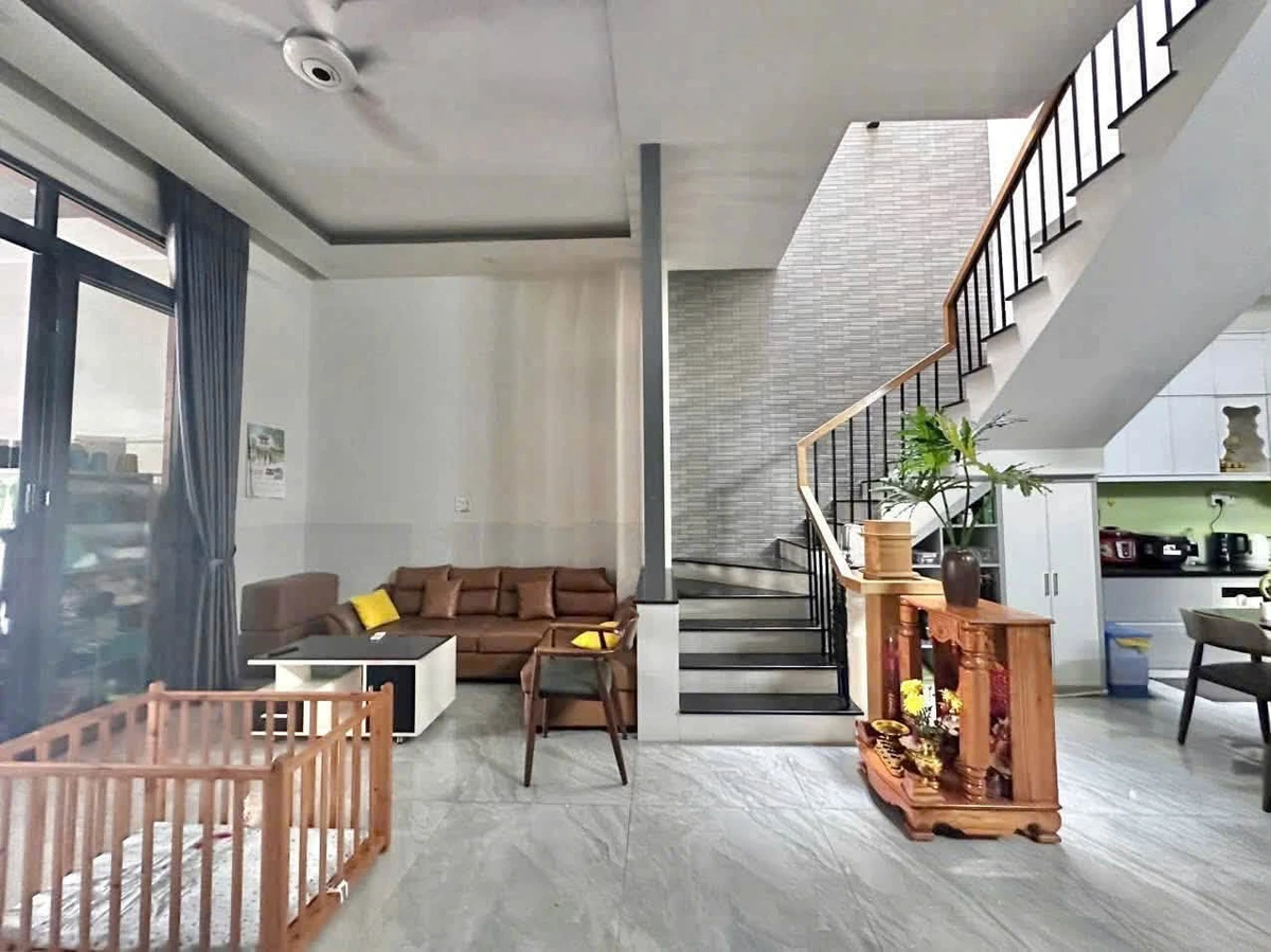 Bán nhà 1 trệt 1 lầu 150m2, 4 PN, 9 tỷ 3 Thủ Đức - Ảnh thu nhỏ 2