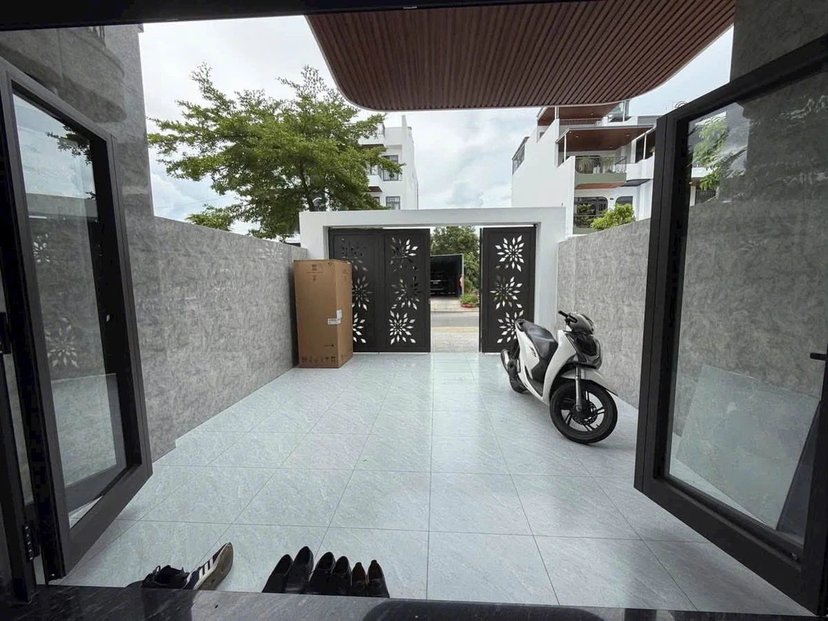 Bán nhà 3 tầng + 1 tum, 100m² có thang máy, Nha Trang - Ảnh thu nhỏ 2