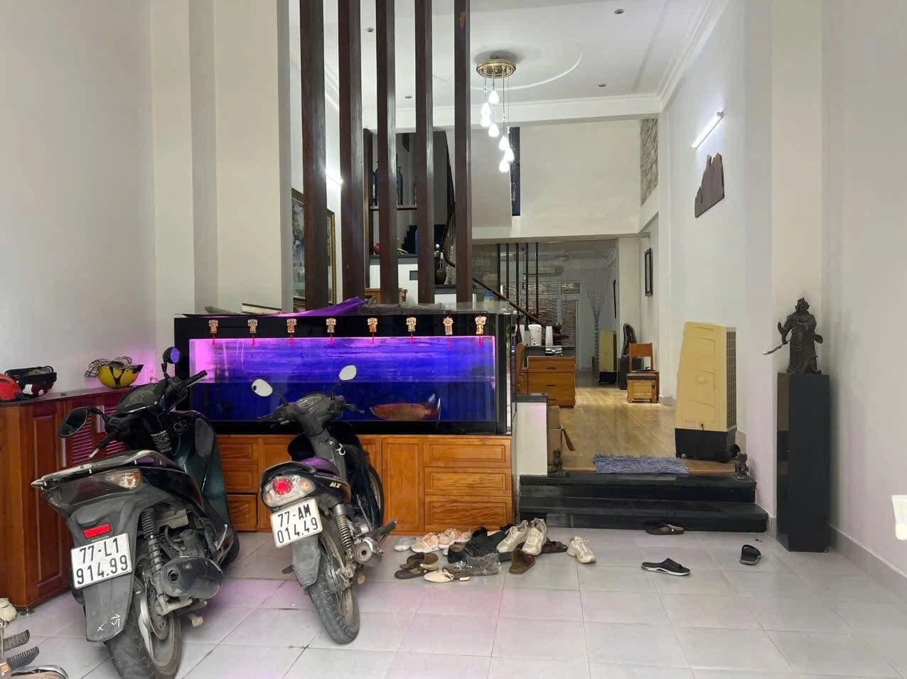 Cho thuê nhà mặt tiền 3 tầng, 3PN 4WC, 400m², 16tr/tháng, Q7 - Ảnh 1