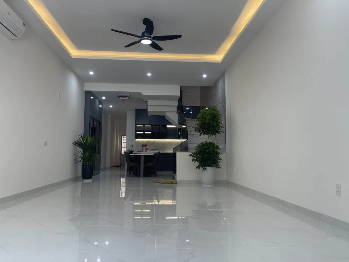 Bán nhà 3 tầng 104m2 mặt tiền Phùng Tá Chu, Đà Nẵng - Ảnh 1