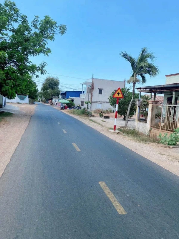 Bán đất thổ cư mặt tiền đường nhựa Hàm Liêm gần chợ Tân Nông 155m2 giá 890 triệu