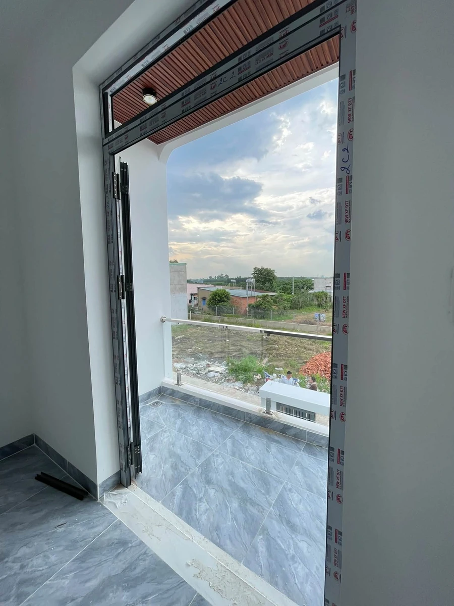 Bán nhà lầu sổ riêng 4.5x16m giá 1 tỷ 690 gần Cầu Bạch Đằng 2 - Ảnh thu nhỏ 4