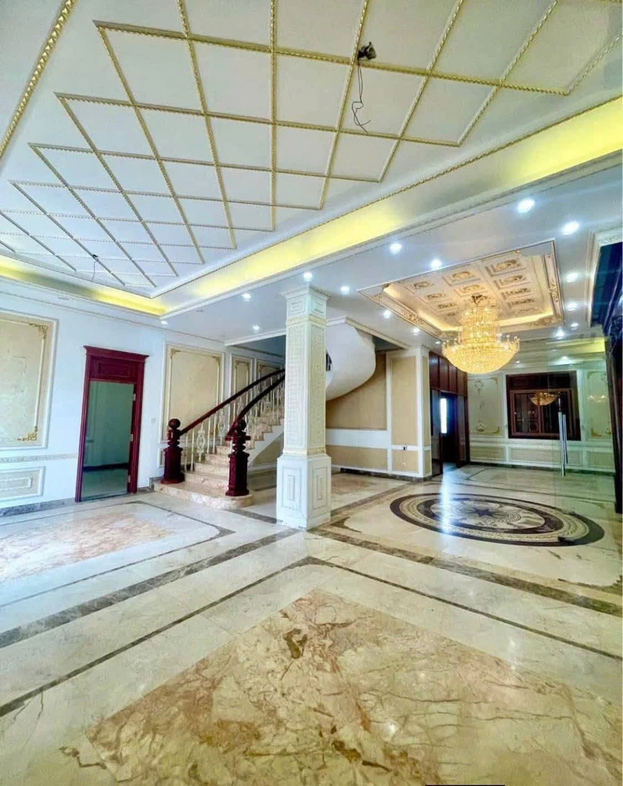 Bán biệt thự 3 tầng gần 800m2, 6PN 7WC, sân vườn hồ cá tại Thạnh Lộc, Quận 12 - Ảnh thu nhỏ 3