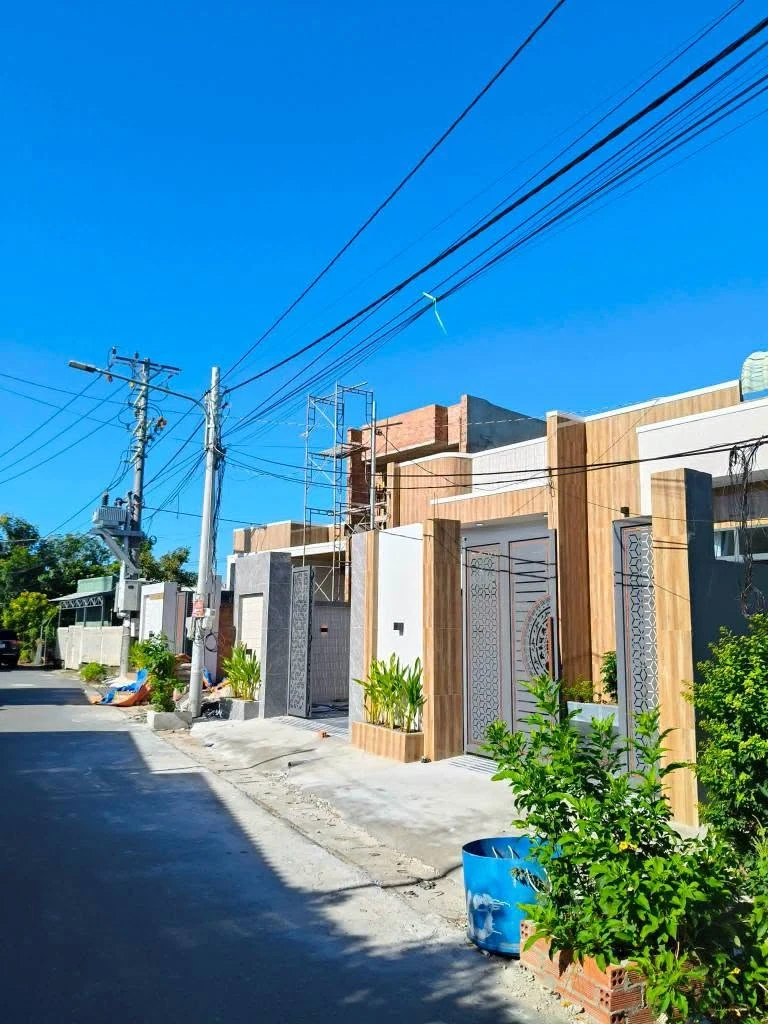 Bán nhà phố 2 phòng ngủ 110m2 mặt tiền Mạc Đĩnh Chi Long Điền - Ảnh thu nhỏ 2