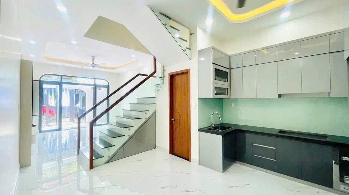 Bán nhà 150m2, 4 PN, 4 WC, nội thất full, Quận 9 - 4,9 tỷ - Ảnh thu nhỏ 4