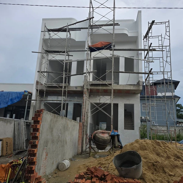 Bán nhà trệt lầu 3 phòng ngủ 100m² Định Hòa, Bình Dương 2.7 tỷ