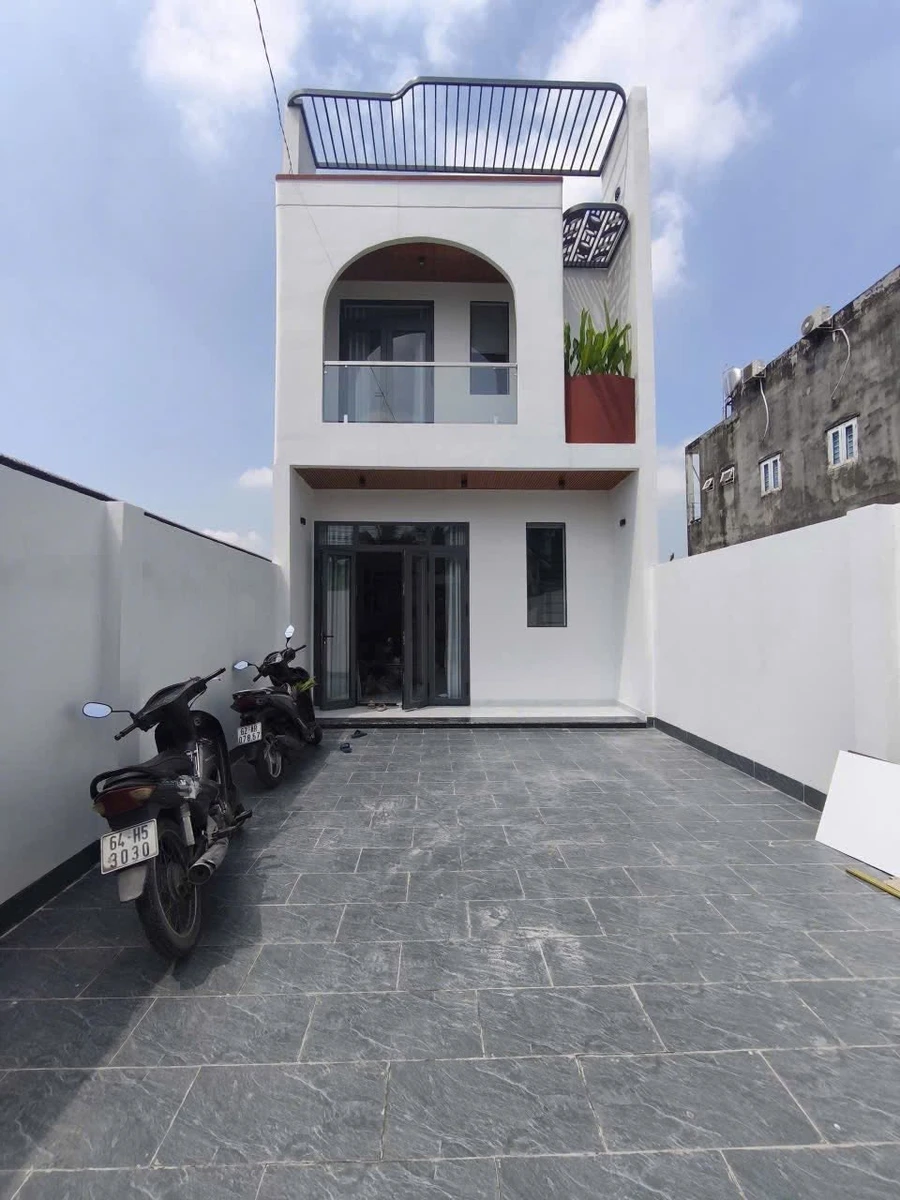 Bán nhà 1 trệt 1 lầu 5x18m 3PN gần ngã 3 Mỹ Hạnh, Đức Hòa, Long An giá 2,4 tỷ - Ảnh thu nhỏ 3