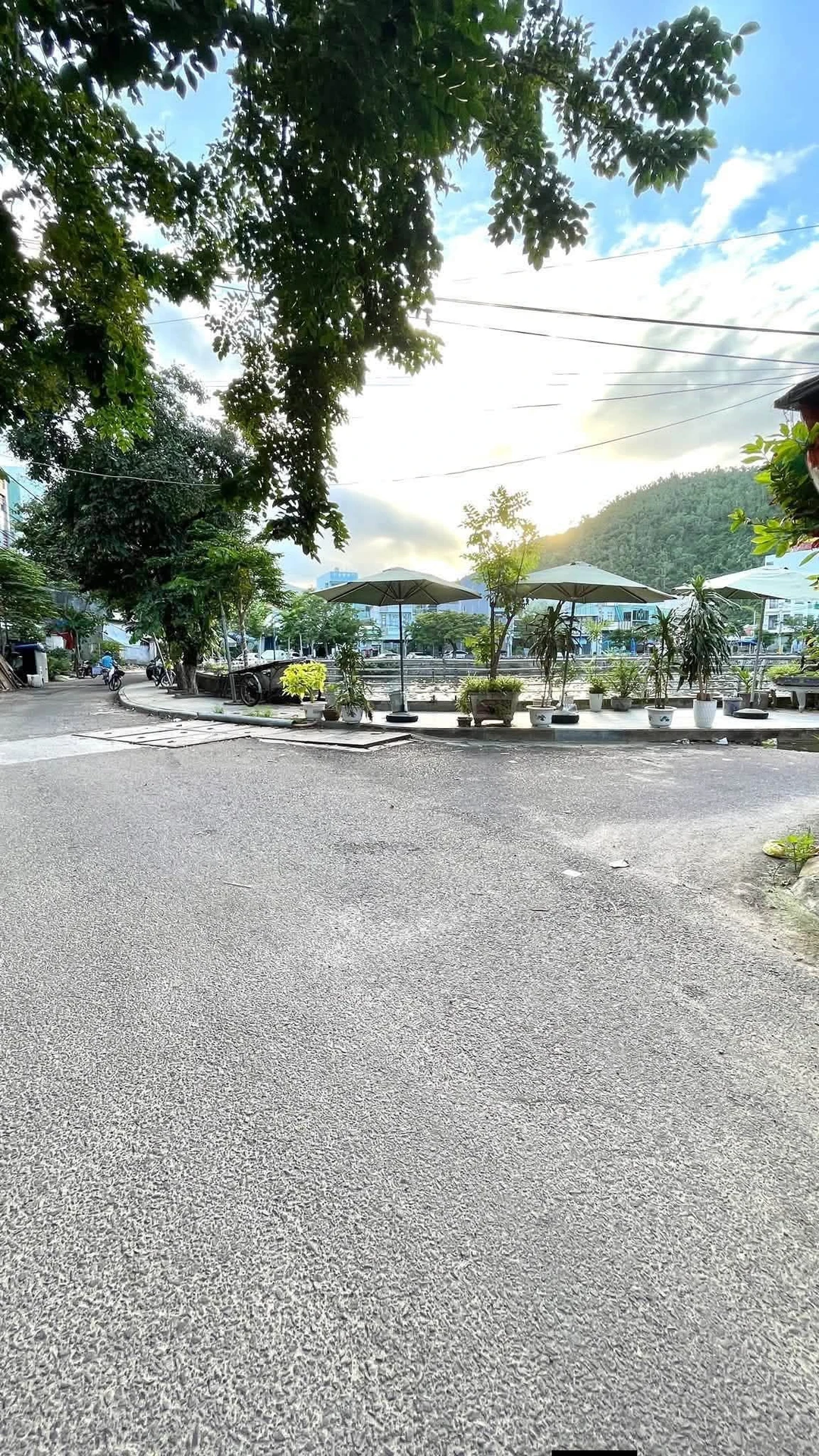 Bán nhà 3 tầng mặt tiền Nguyễn Chích 43m2, giá 4,3 tỷ - Ảnh 1