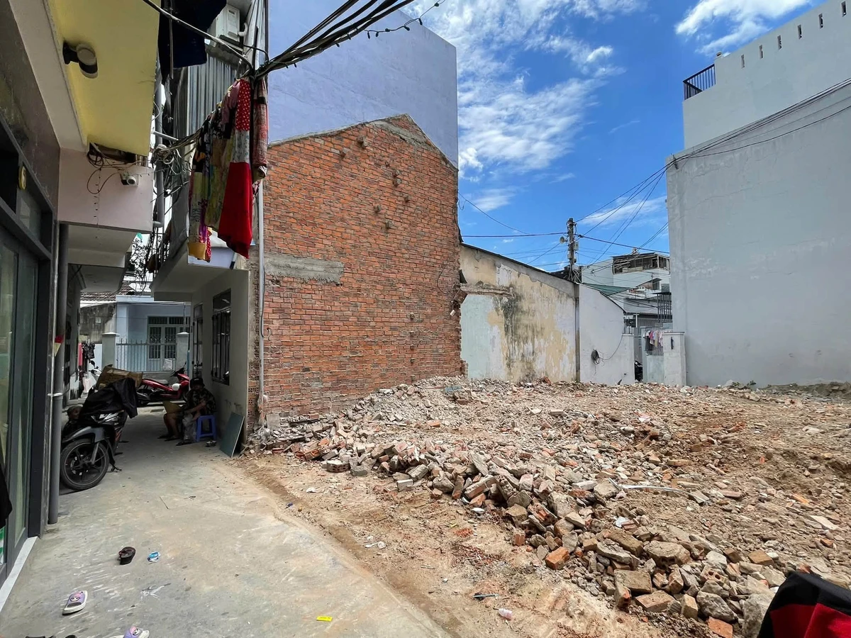 Bán 3 lô đất sổ hồng riêng gần Bãi tắm Trần Phú, phường Nha Trang, giá 2 tỷ 150 triệu/lô - Ảnh thu nhỏ 3