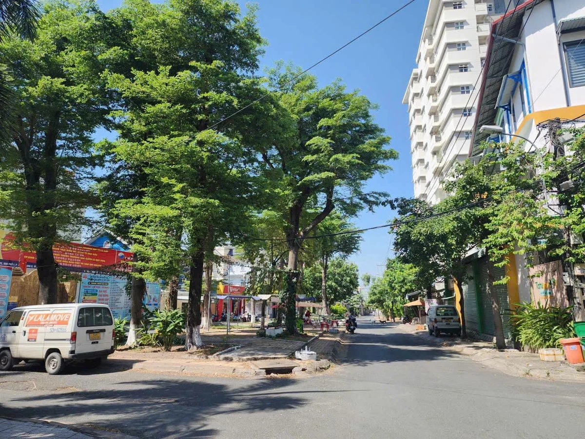 Bán nhà 4 tầng 118m² Quận 9, 13 tỷ - Ảnh 1