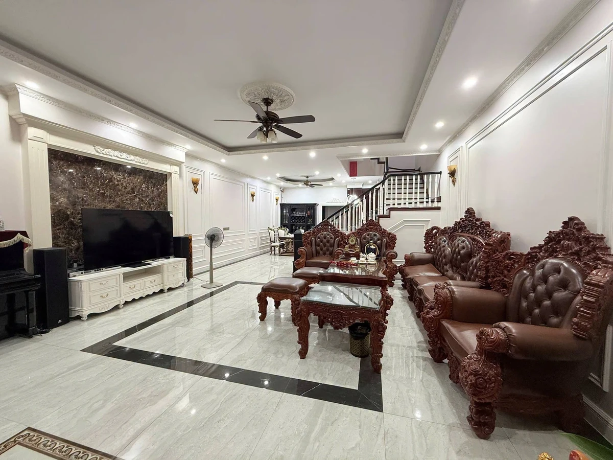 Nhà 4 tầng, 4PN, 150m2 phố Bích Đào, giá 8.99 tỷ - Ảnh 1