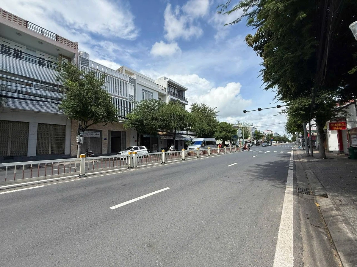 Bán shophouse 261m2 MT Đường 30/4 Vũng Tàu 26 tỷ - Ảnh 1
