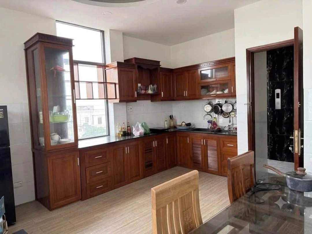 Bán nhà mặt tiền 5 tầng 262m2 cạnh trường Hoa Lư, Quận 9 - Ảnh 1