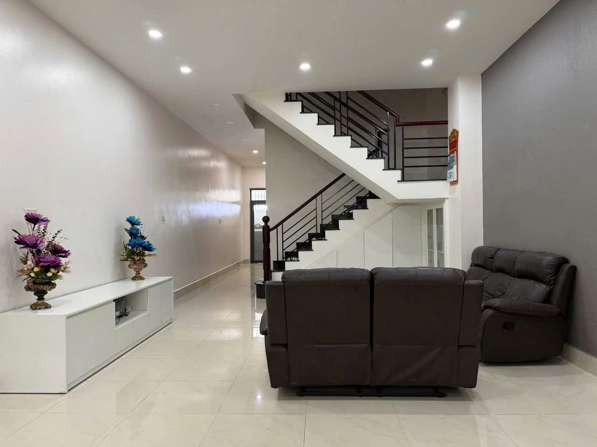 Bán nhà 1 trệt 2 lầu 100m2 An Giang 3.9 tỷ - Ảnh thu nhỏ 2