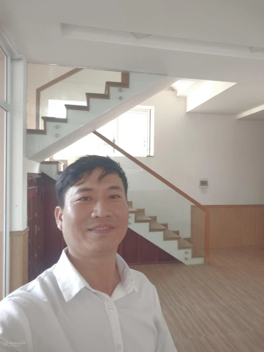 Bán nhà 3 tầng - đất trăm mét - giá chỉ nhỉnh hơn 2 tỷ TP. Huế! - Ảnh 1