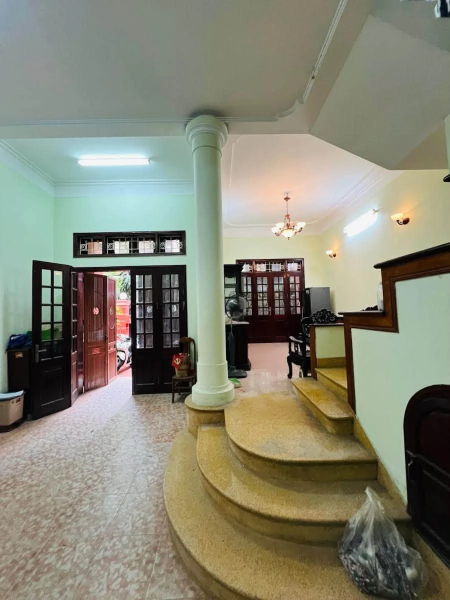 Bán biệt thự cổ 4 tầng 120m2 mặt tiền 9.3m gần Hồ Tây - Ảnh thu nhỏ 2