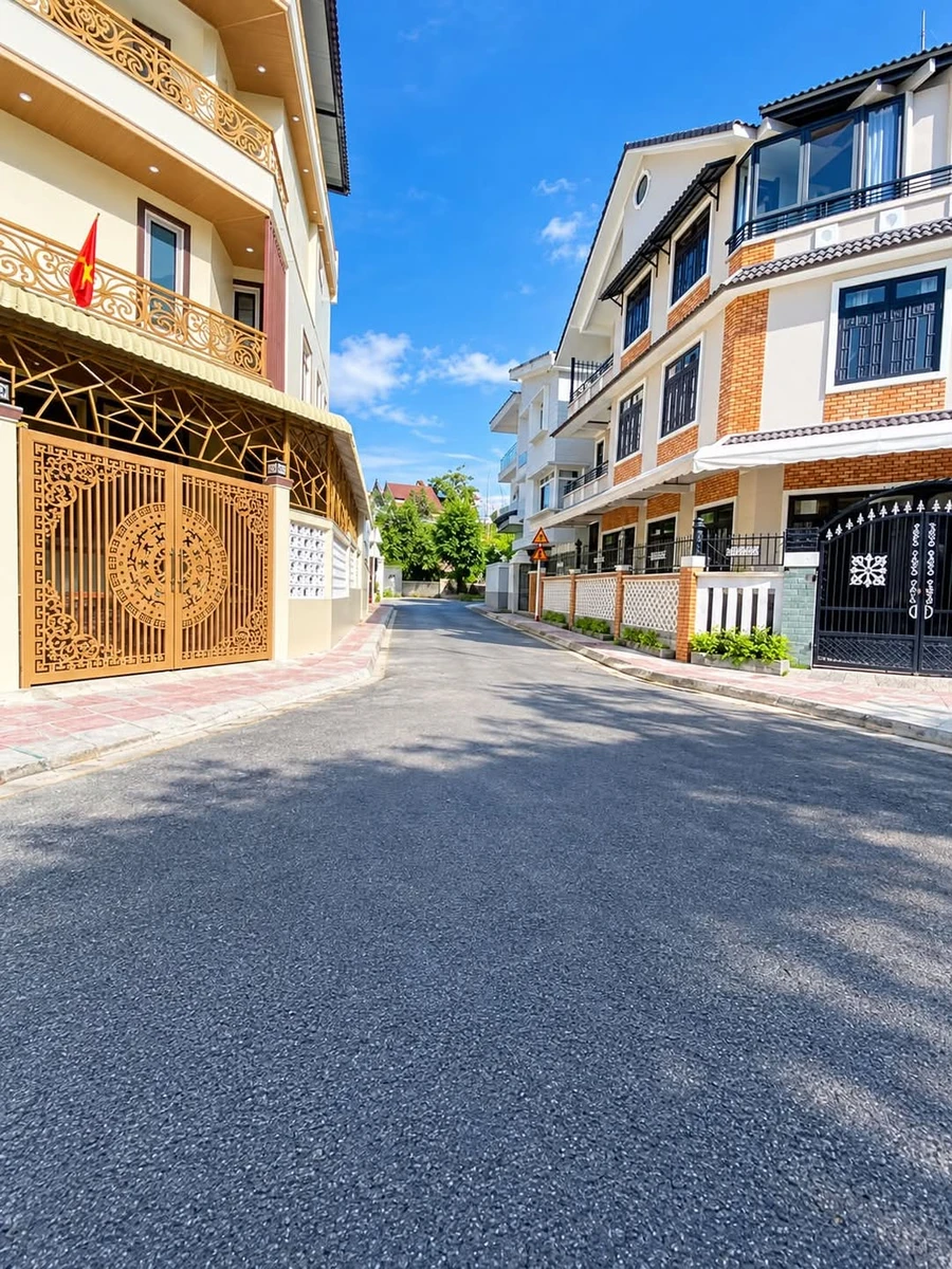 Bán nhà phố mặt tiền Yersin Đà Lạt 120m², 6 phòng ngủ 11,5 tỷ - Ảnh 1