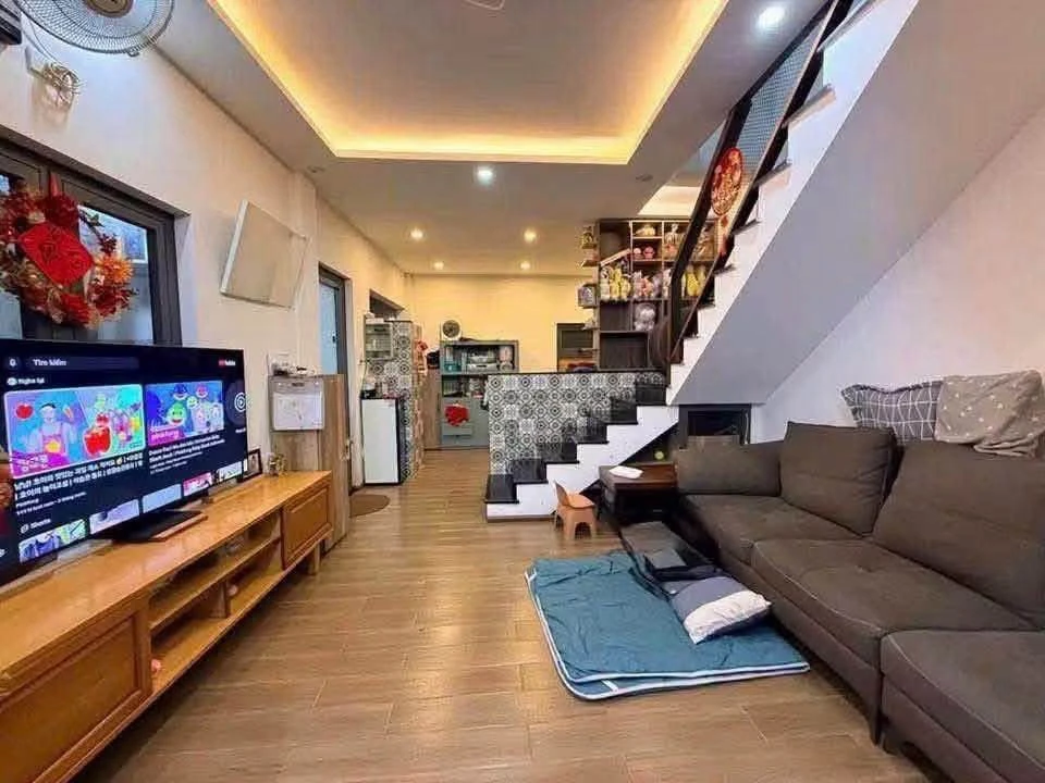 Bán nhà 2 tầng 62.4m2, 2PN 2WC, gần Tháp Đôi, Q1 - Ảnh 1