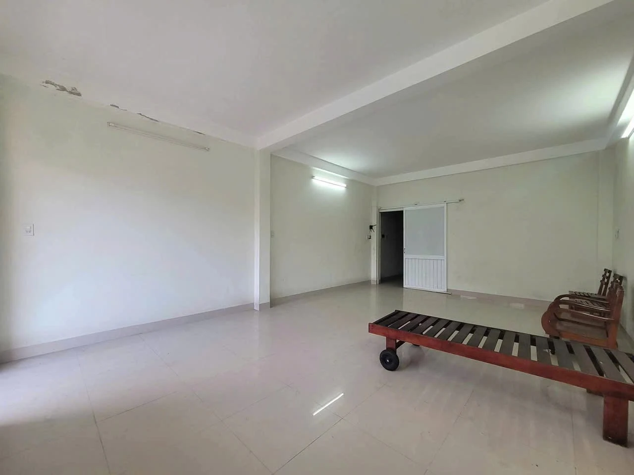 Cho thuê 2 tầng (tầng 4-5) 200m² đường Điện Biên Phủ, 4.5 triệu/tháng - Ảnh 1