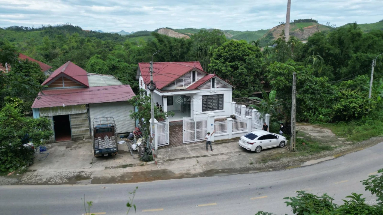 Chuyển nhượng 338,6m2 có sẵn nhà 4p ngủ tại Thị Trấn Lương Sơn Hoà Bình bám suối và đường quốc lộ - Ảnh 1