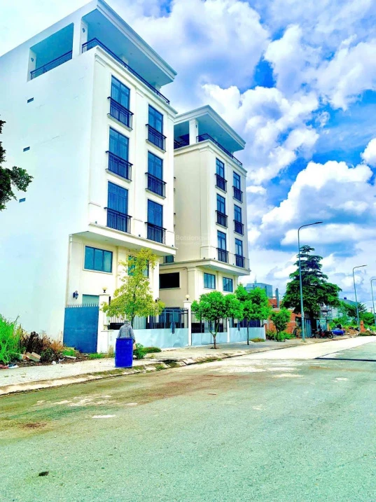Bán nhanh 1 lô hiếm có biệt thự view hồ 10x17,5m - sổ hồng sang tên giá 2,9 tỷ - Ảnh thu nhỏ 2