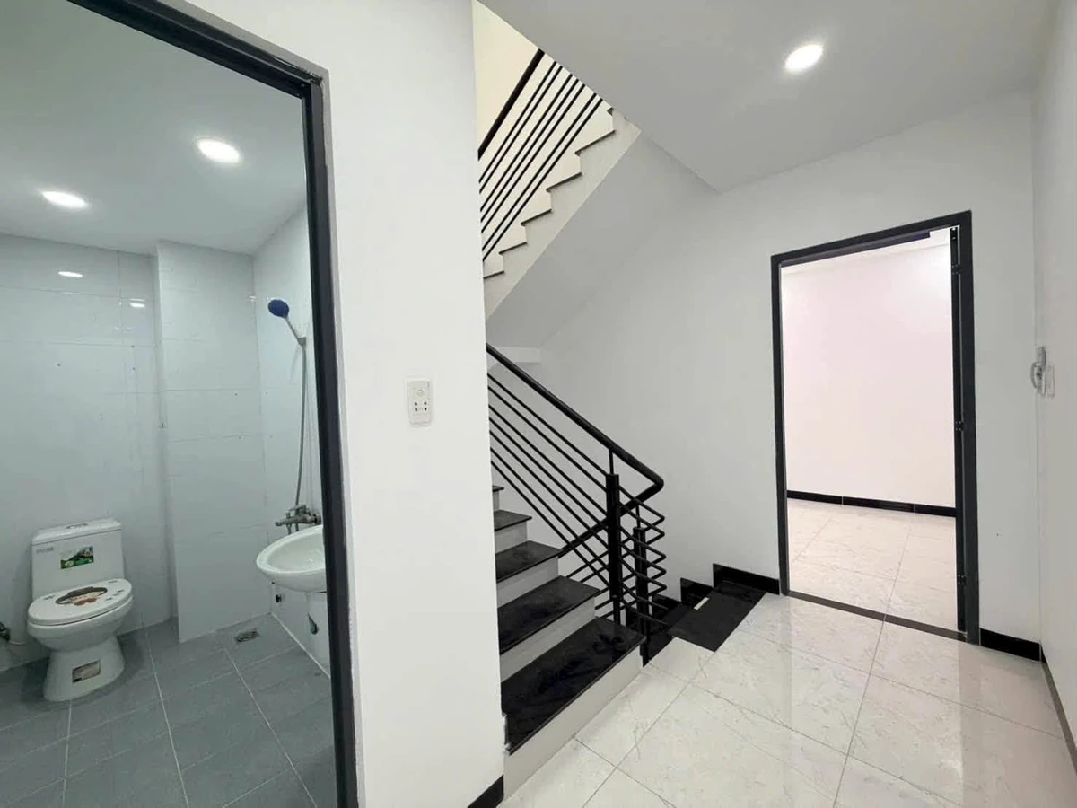 Bán nhà 3 tầng 50m² 4PN gần chợ Long Trường, Quận 9, giá 3,9 tỷ - Ảnh thu nhỏ 5