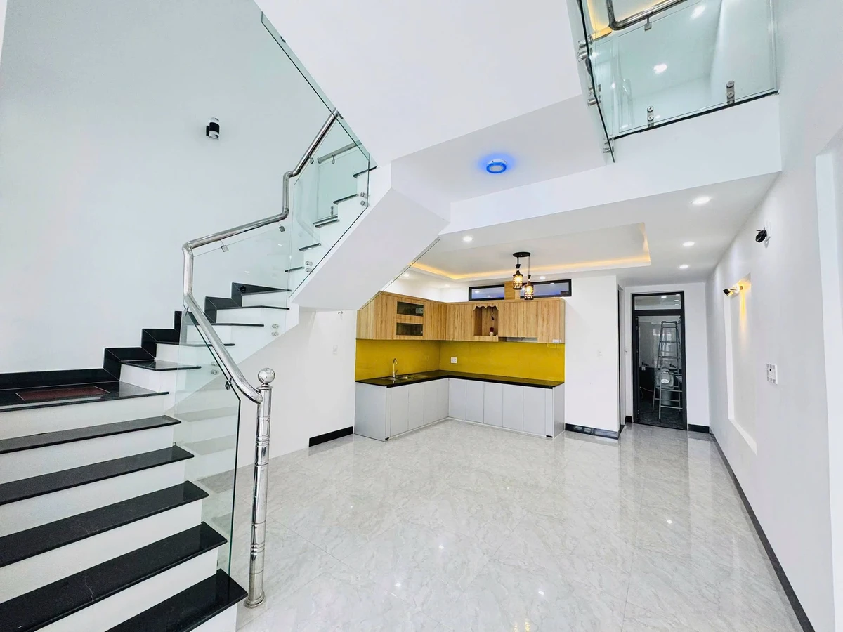 Bán nhà 2 tầng 110m2, 3PN mặt tiền hẻm Nguyễn Công Phương - Ảnh 1