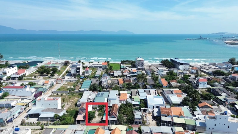 Bán lô đất gần biển Ninh Thuỷ 141 m2 mặt tiền 10 m