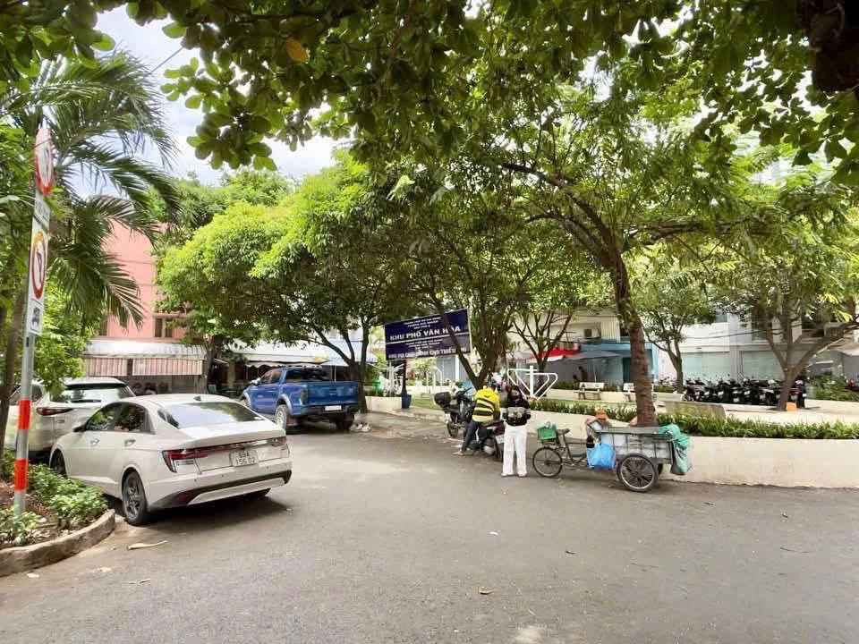 Bán nhà góc 3 mặt tiền 100m² Thích Quảng Đức, Phú Nhuận - Ảnh 1