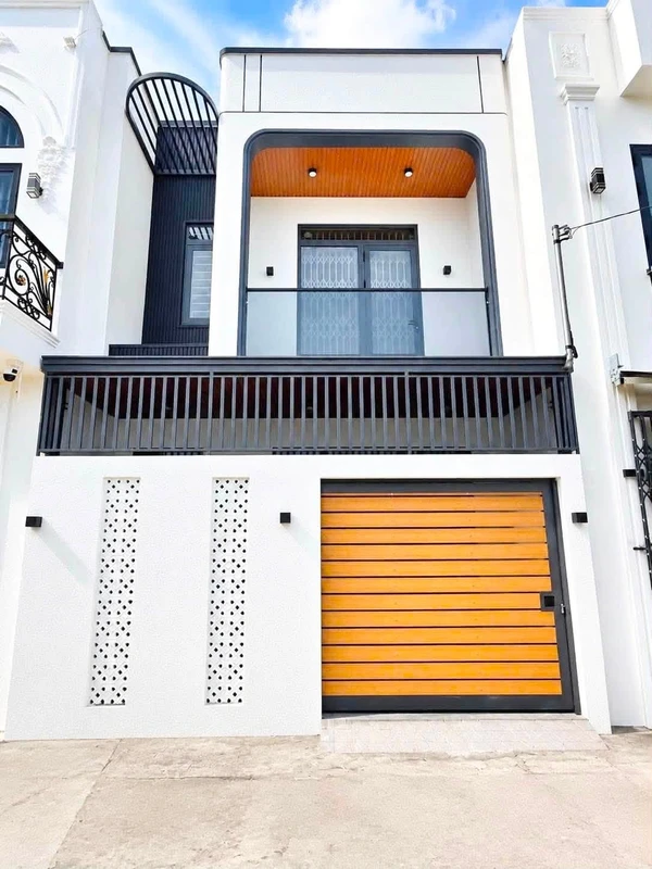 Bán nhà 1 trệt 1 lầu 5.5x11m, 2PN, hẻm ô tô Nguyễn Bỉnh Khiêm, Rạch Giá