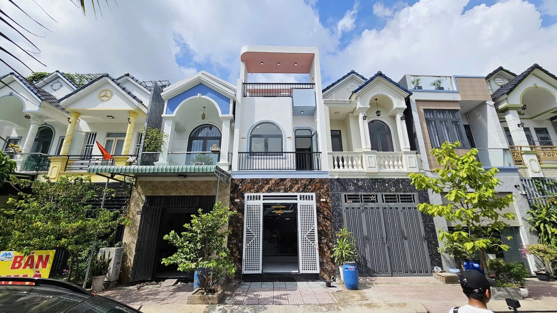 Bán nhà 1 trệt 1 lầu 60m2 đầy đủ nội thất Thuận An 4,2 tỷ - Ảnh 1