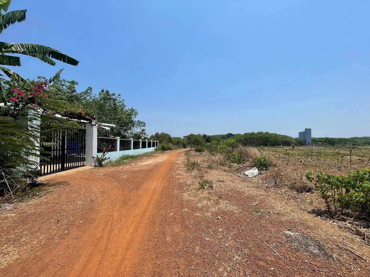 Bán đất Bù Đốp 1.340m2 10m mặt tiền 200 triệu - Ảnh thu nhỏ 3