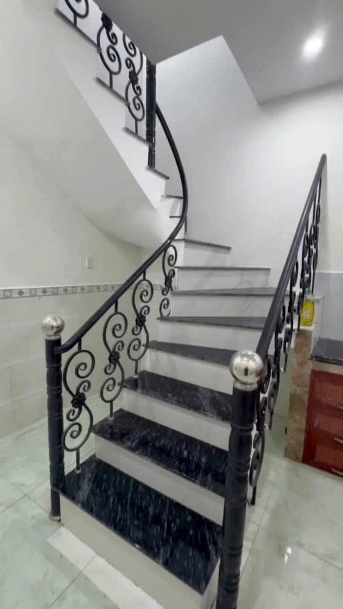Bán nhà 1 trệt 1 lầu 3PN 114m² Phường 10, Quận 1 - Ảnh thu nhỏ 2