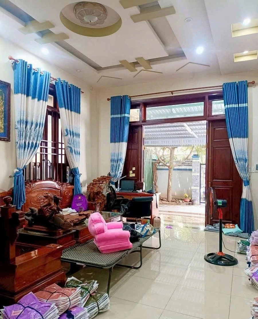 Bán biệt thự sân vườn 350m2, 3 phòng ngủ gần chợ Dĩ An, giá 9,95 tỷ - Ảnh thu nhỏ 4