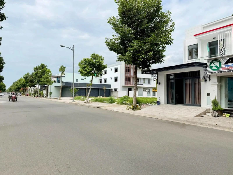 Bán nhà mới mặt tiền Trần Bạch Đằng, KĐT Phú Cường, Rạch Giá, 5x18m, 1 trệt 1 lầu, 3PN