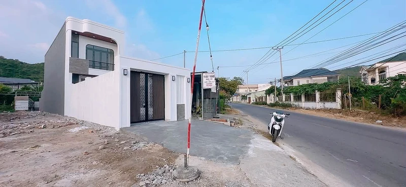 Bán nhà mặt tiền 1 trệt 1 lầu 140m2 Hải Lâm Bầu Tứ, xã Long Hải, giá 3,8 tỷ