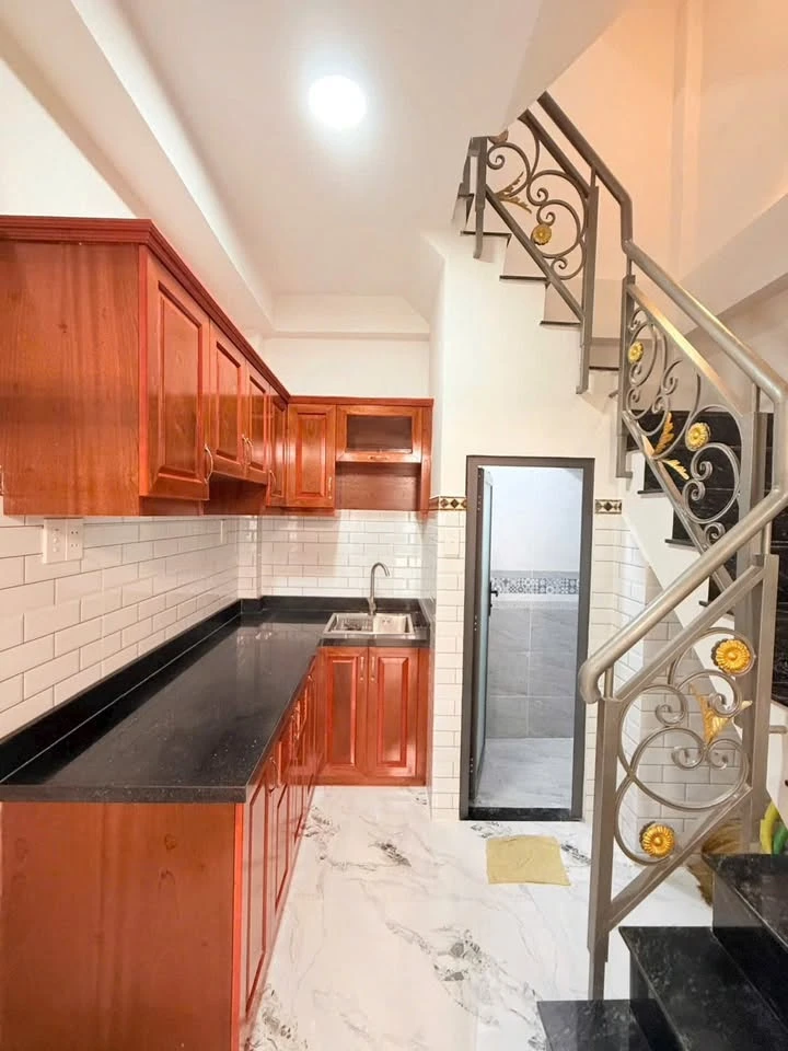Bán nhà mới Quận 4, 21m², 3 PN, 3 WC, giá 6.699 tỷ - Ảnh thu nhỏ 4