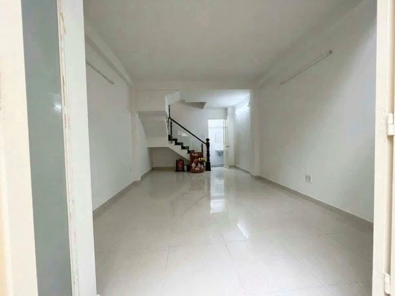 Thuê nhà Quận 1 2PN, 4x8m, sát mặt tiền Trần Khắc Chân, 17 triệu/tháng