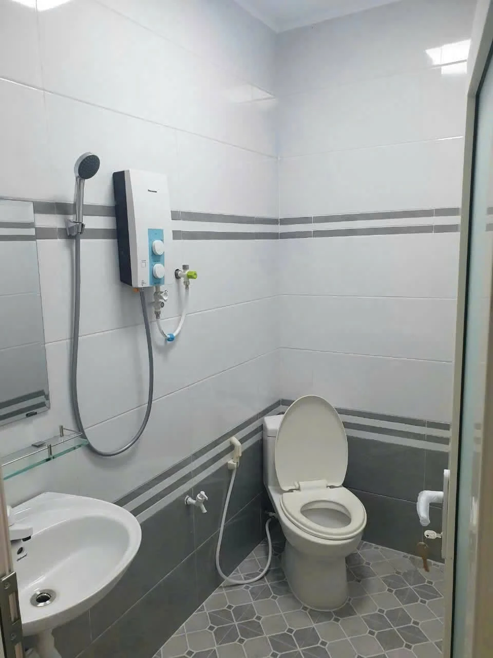 Bán nhà hẻm 93.9m2, 2 phòng ngủ, Rạch Giá, An Giang, 1 tỷ 400 triệu - Ảnh 1
