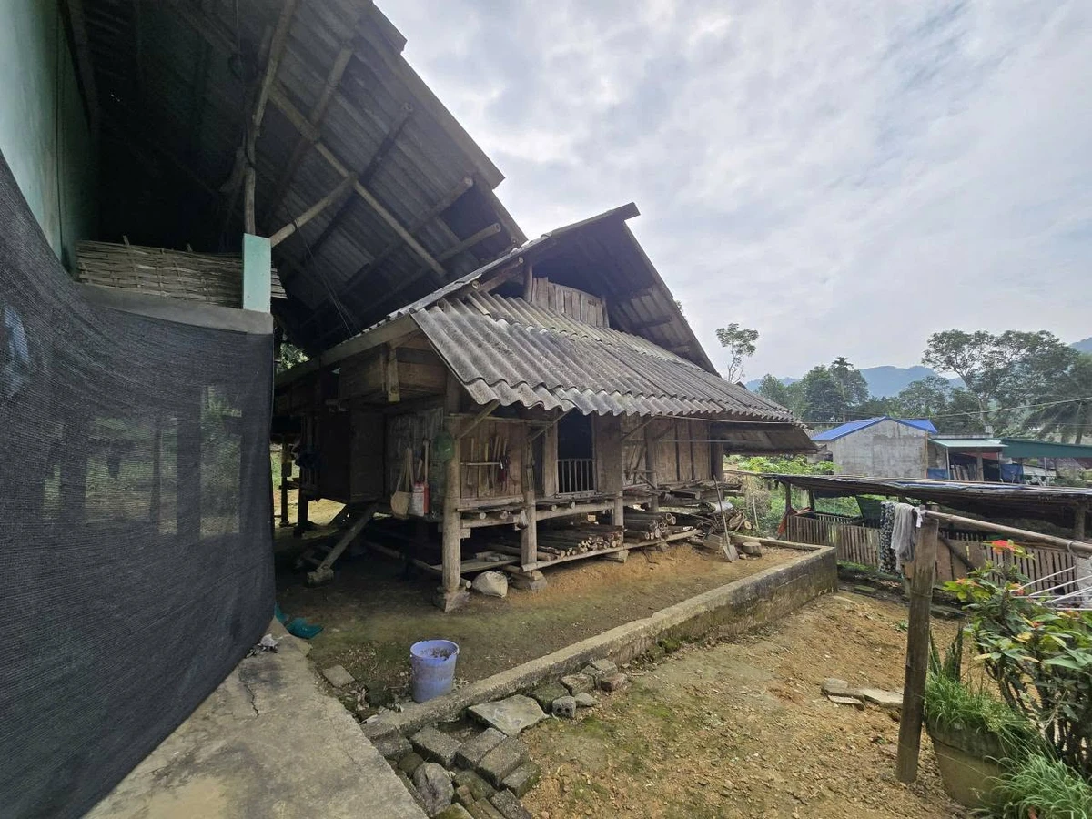 Bán khuôn viên nhà vườn 1400m2 gần suối, có 2 nhà sàn tại Đà Bắc, Hòa Bình - Ảnh thu nhỏ 2