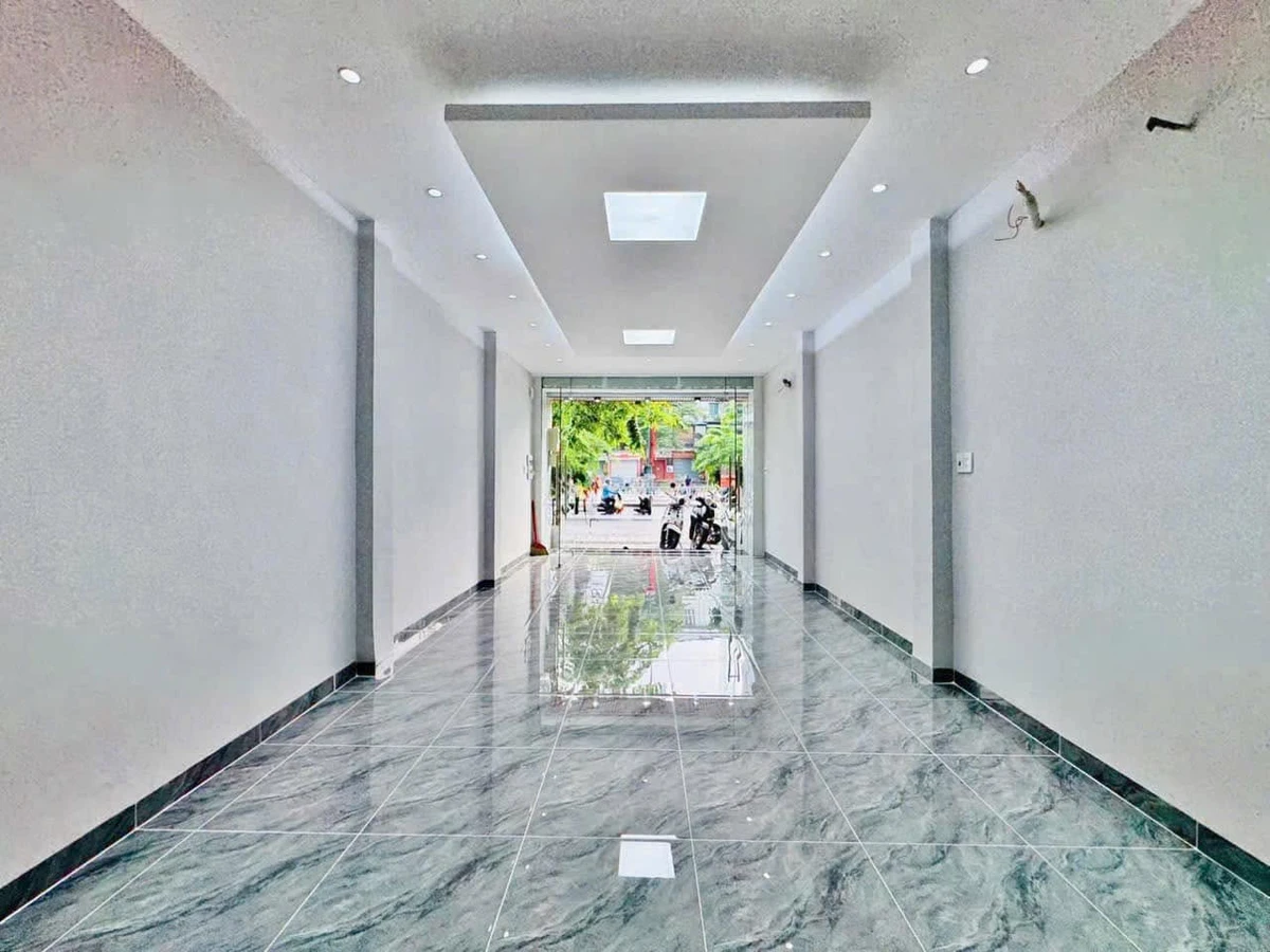 Bán nhà mặt tiền Dương Quảng Hàm 4.2x14m, 3 tầng, giá 16,8 tỷ, Gò Vấp - Ảnh thu nhỏ 3