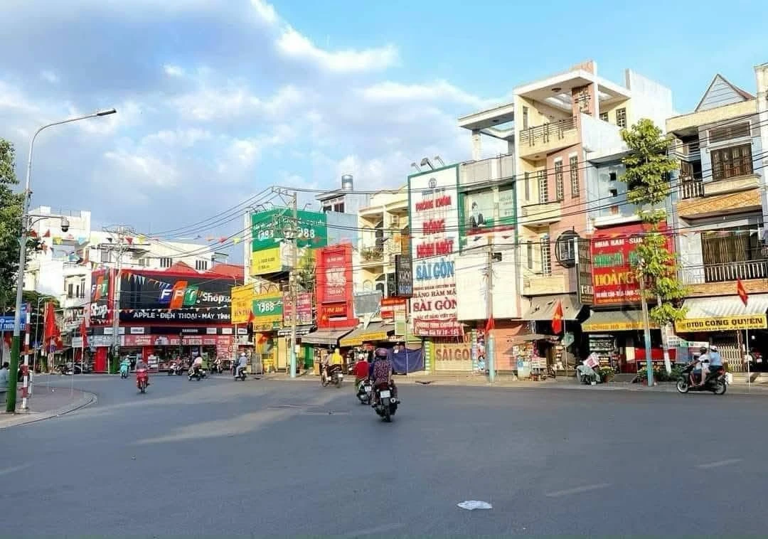 Bán nhà mặt tiền đường Nguyễn An Ninh, Phường Dĩ An, Bình Dương, 246m2 giá 15 tỷ - Ảnh thu nhỏ 3