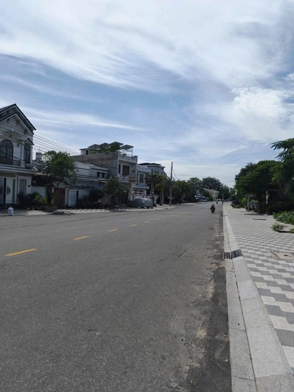 Bán nhà 1 trệt 1 lầu lửng mặt tiền Nguyễn Văn Linh, 90m2, trung tâm Phan Thiết - Ảnh 1