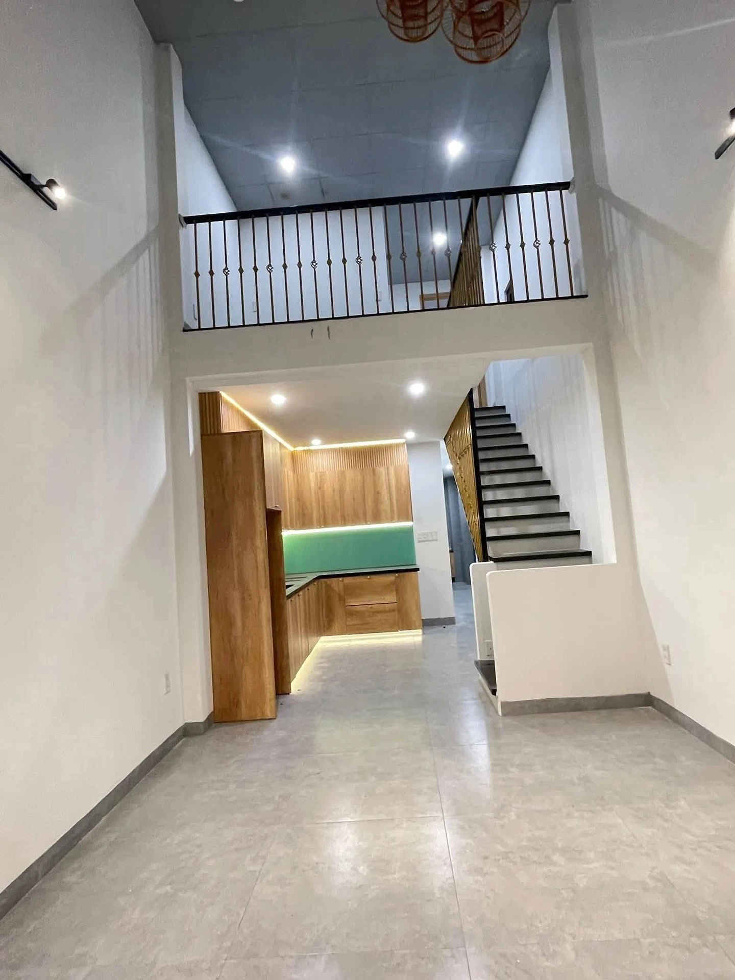 Bán nhà gác lửng 60m2, 2PN Dương Tự Minh gần biển Mỹ Khê - Ảnh 1