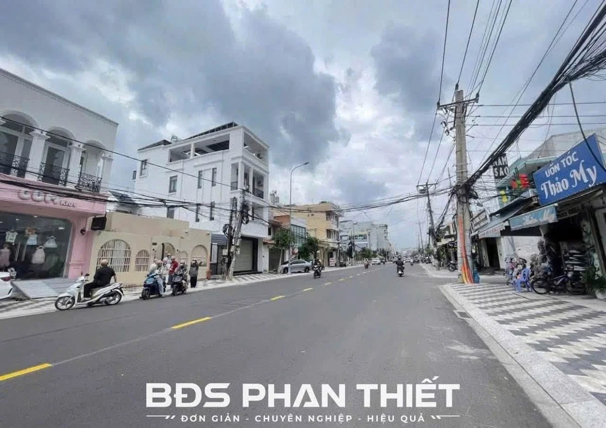 Bán nhà mặt tiền Thủ Khoa Huân 459m2 giá 17,5 tỷ gần biển Phan Thiết - Ảnh 1