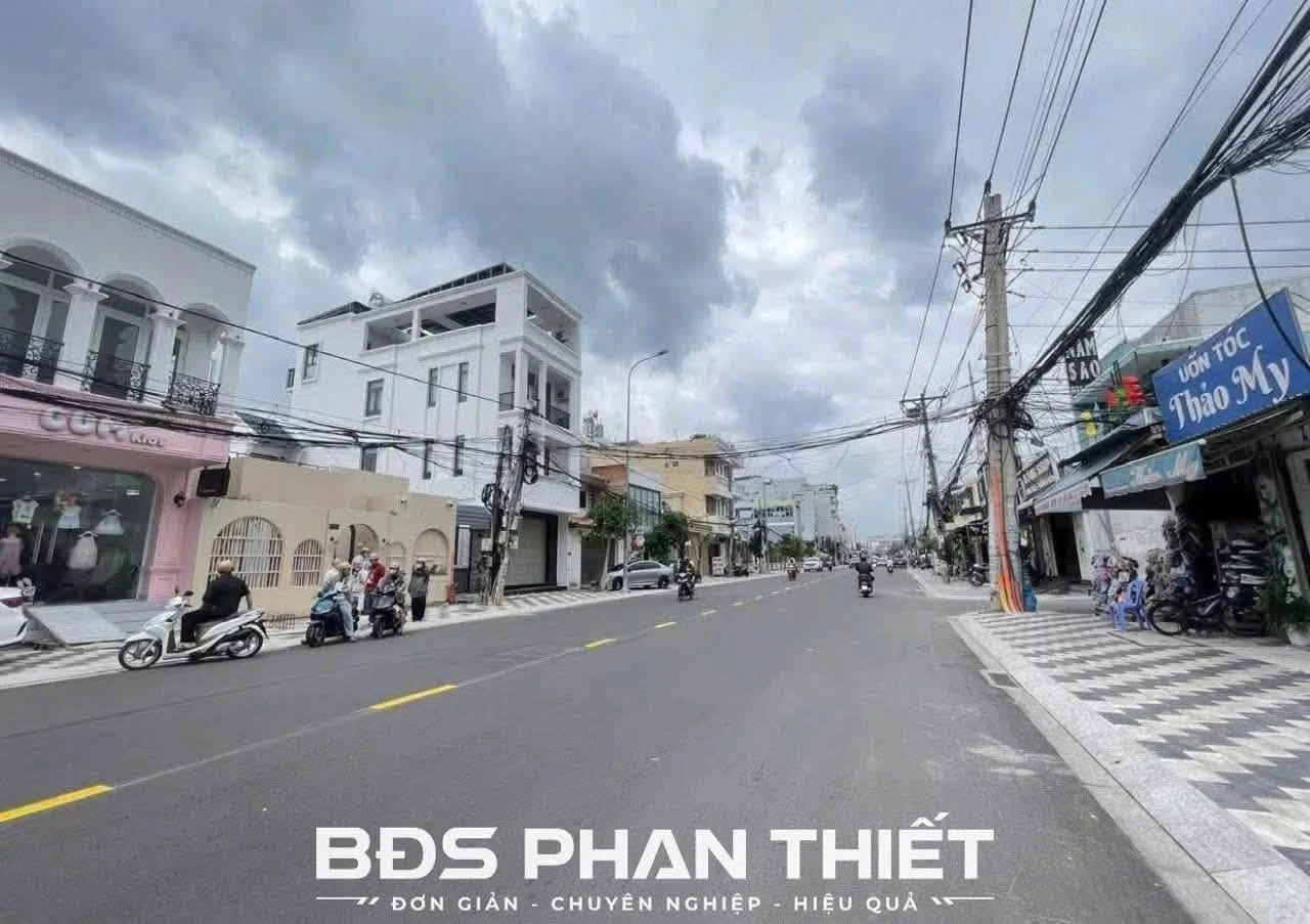 Bán nhà mặt tiền Thủ Khoa Huân 459m2 giá 17,5 tỷ gần biển Phan Thiết - Ảnh 1